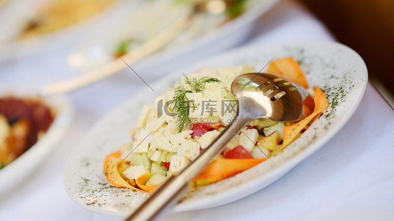 揭秘生日蛋糕制作：原料背后的秘密